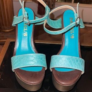 Daniel’s Wooden clog heel